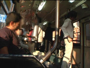 路線バスでイケメンのチンポを扱いた Part2