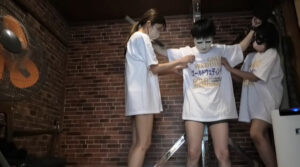 痴女2人に長時間ノンストップでくすぐりされM男悶絶