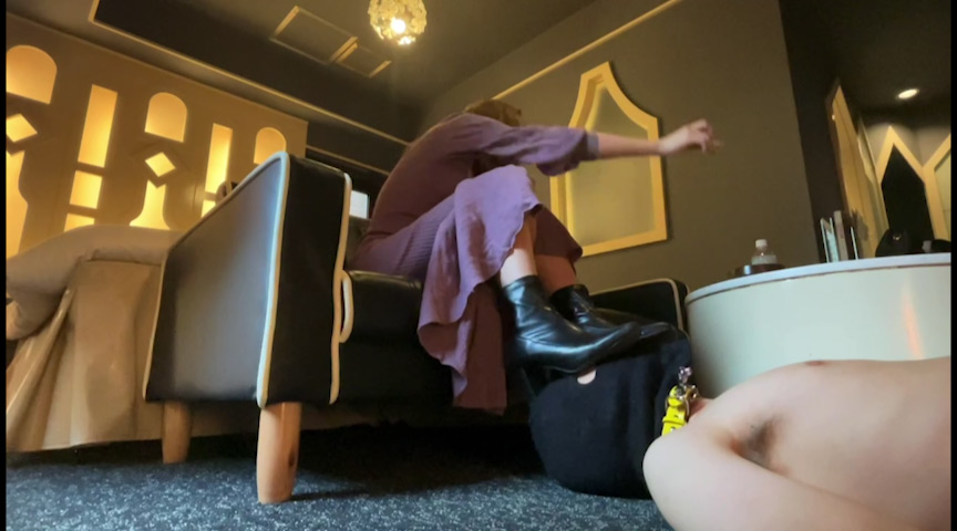 金髪ギャルかりん様のM男いじめ