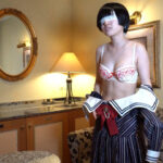 【膣内放尿】同人AVモデルのやみこちゃんと膣内放尿！