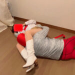 ザコ女戦闘員と正義のヒロイン三人がかりで電気アンマ