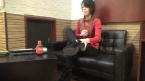 M男を服従させて愉しむ足27.5センチのママ祐子様