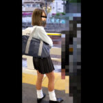 生意気なギャルマンコをバイブでいたずらw