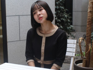 普通の女の子に世界最強の腹パンチ