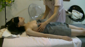 極細スレンダー貧乳美女 レズオイルマッサージ