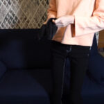 【膣内放尿】痩せ娘の内部に2種注入！飛び出す尿と精液