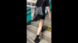 「いっちゃう…」声が漏れる小柄ギャル