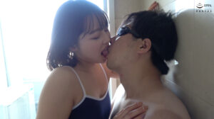 スク水美女がドM男に唾吐き＆ご褒美でベロチュー