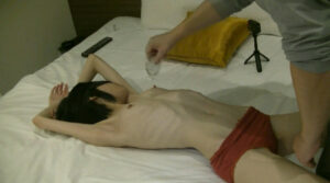 極細スレンダー貧乳美女 屈辱オイルマッサージ編