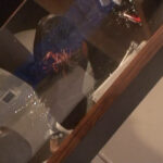 めいちゃんのローファー、ガラステーブルでザリCRUSHー1