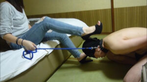 超ドSお姉様によるヒール踏み付けM男いじめ
