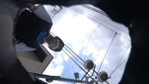 （盗撮バレ）JKさん蒸れたパンツを見せつけてくる