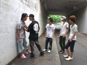 不良少年集団が白昼堂々とオヤジ狩り!ついでに性処理!