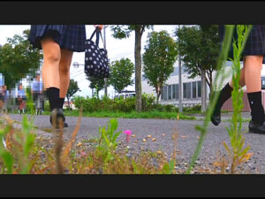 【復刻版】カタツムリがローファーで踏み潰される！2