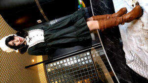 みくちゃんのコスプレブーツでカブトムシCRUSH VOL2