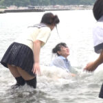 夏服のままでも気にせずに