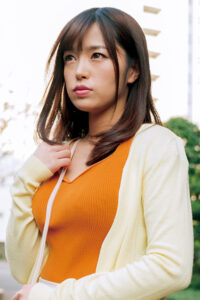 爆乳が男を誘う。あどけない顔とは裏腹な性欲！