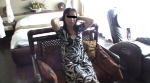 犬嗅ぎ美魔女 チンポの臭いでトランスする熟女