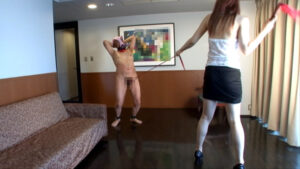 美女に○待されてチ○ポをピンピンにおっ勃てる発情豚