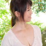 百美花（55歳）夫の寝ている横で友人の旦那に…