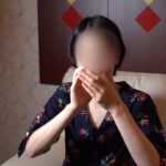 真面目な彼女が人知れず挑戦した初飲尿一部始終！