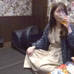 ネカフェでこんな美女が…！激エロ！！足広げオナニー！