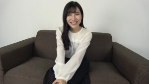 素人娘みさきちゃんのお○んこおっぴろげ観察 オナニー