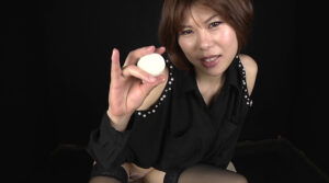 衝撃!肛門から産卵する女!1