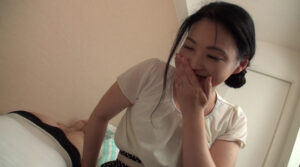 熟女の口臭嗅がせ手コキ 横山紗江子