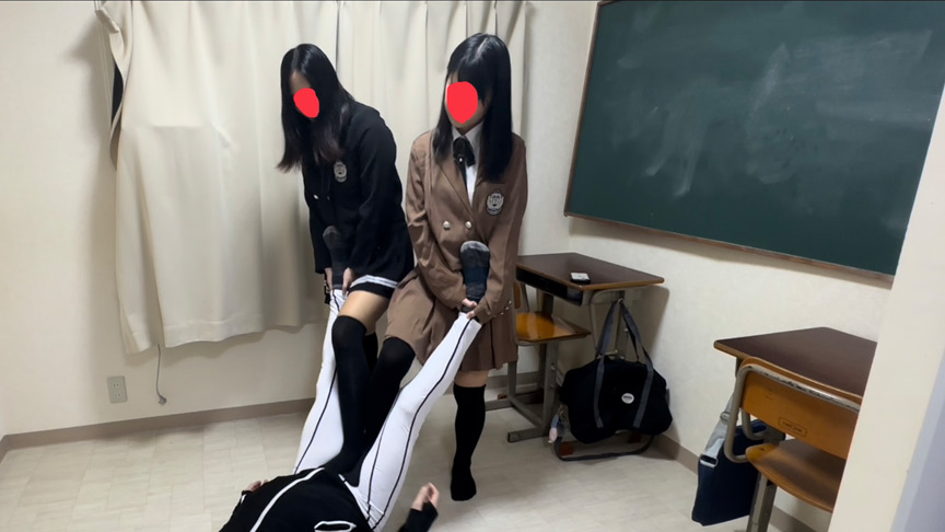 クラスメイトのパンツ撮ったのがバレて電気アンマ処刑
