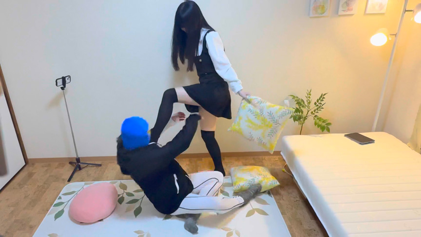妹と兄弟喧嘩！電気アンマを掛けられ逝かされてしまう
