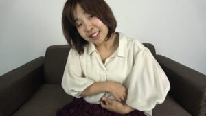 素人娘ゆうこちゃんのおまんこおっぴろげ観察・オナニー