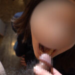 パーカー姿のお姉さんが大量飲尿初挑戦！＆ごっくんも！