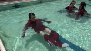 サバイバル水泳水中脱衣編