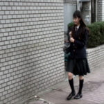M男の勃起チ○ポに興味深々のウブな女子○生