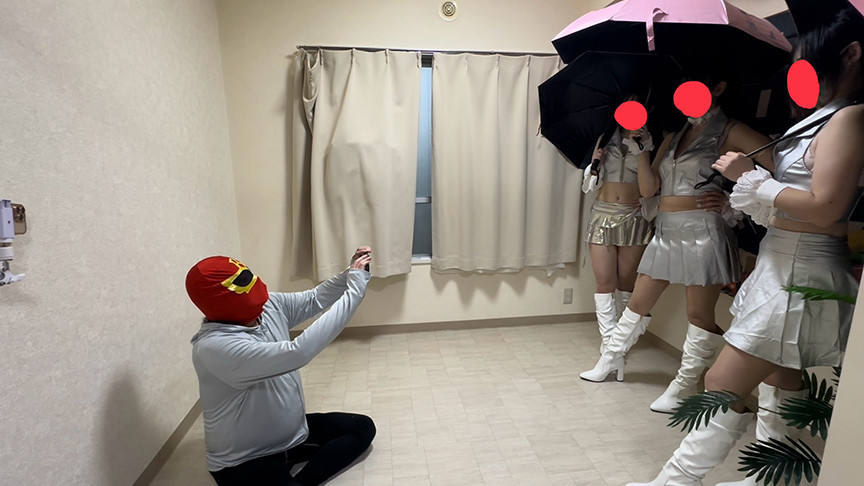 3人のキャンギャルに電気アンマやられまくり逝かされる