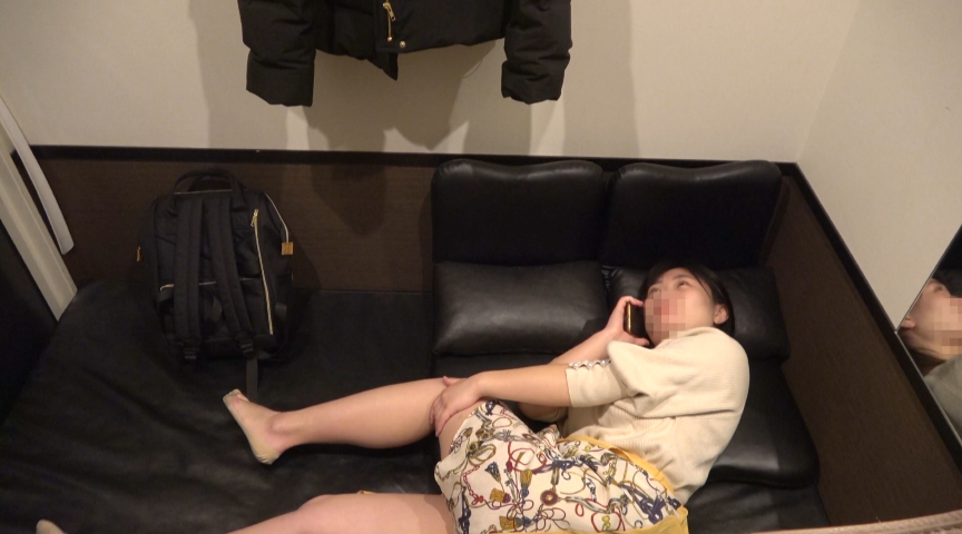 【ネカフェオナニー】ズボラ系JDの過激電話オナニー