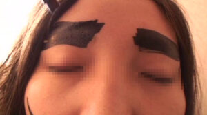 女性の顔に、油性マジックで書いてしまいました！2