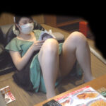 テクニシャンのような手遣いで大開脚オナニー！