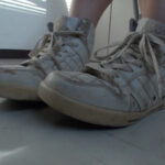 履き古し激臭スニーカーの足臭責め