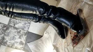 あみちゃんのマーチングバンドでザリガニ駆除黒ブーツ編