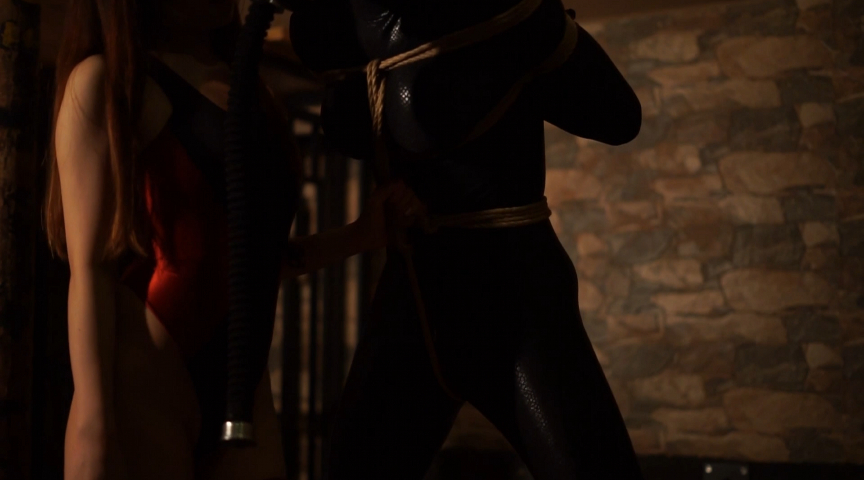 MUMA女王様のお仕置き【ピタピタ競泳水着編】